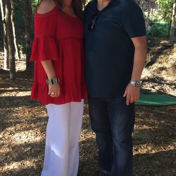 Stunning open shoulder red blouse - Picture 2 of 8